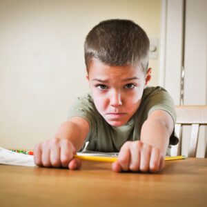 Bambino che ha difficoltà ad esprimersi